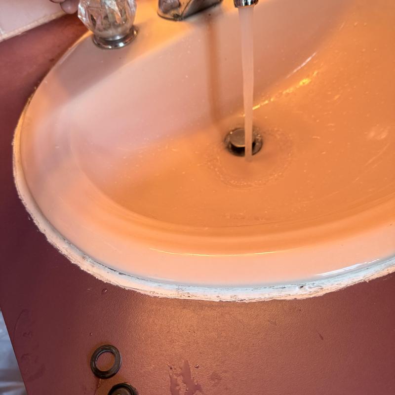 Bathroom sink faucet with restored water flow Bathroom sink faucet with restored water flow