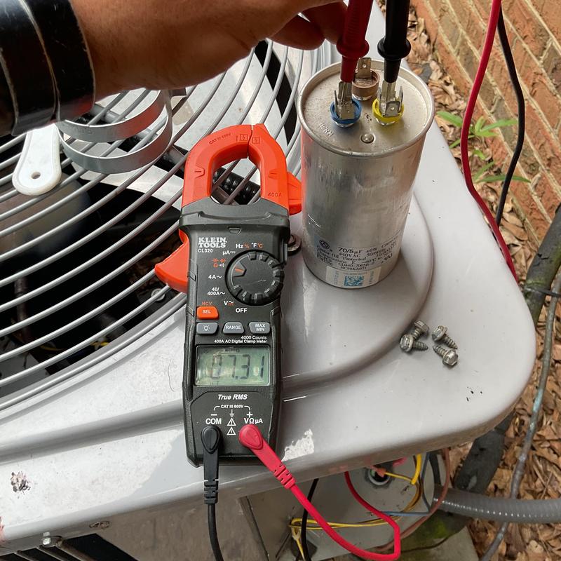 AC capacitor testing with digital clamp meter AC capacitor testing with digital clamp meter