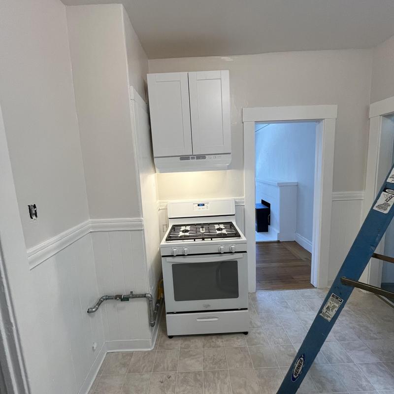 Ventless range hood and cabinet installation in kitchen
