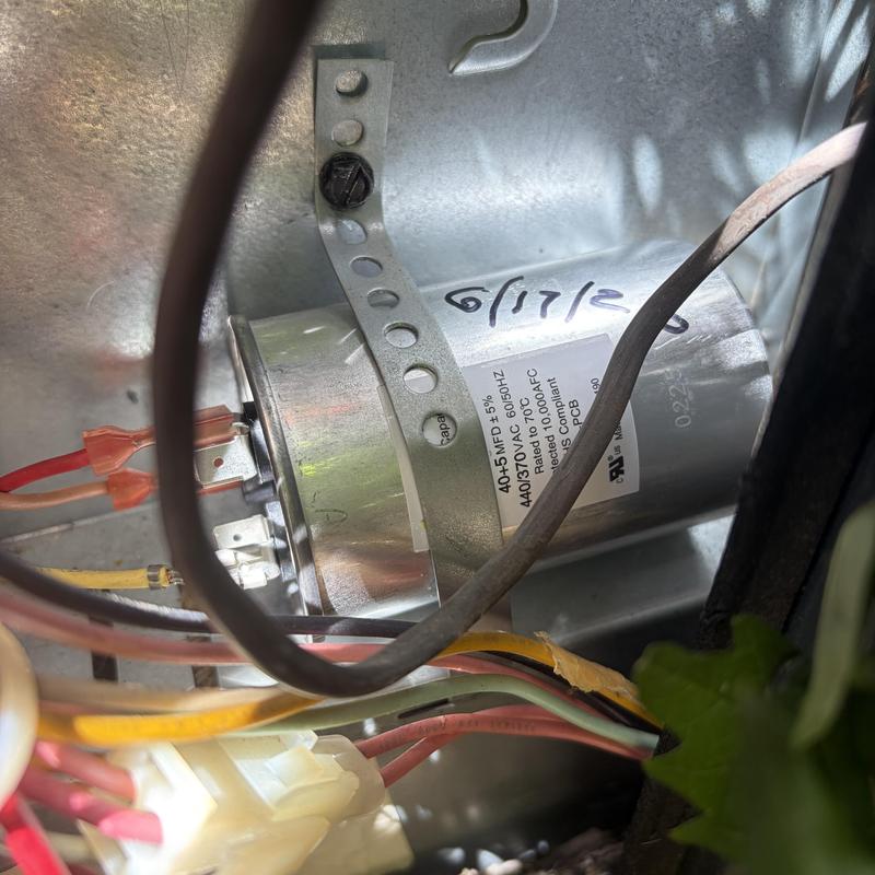 405VAC run capacitor installation in HVAC system