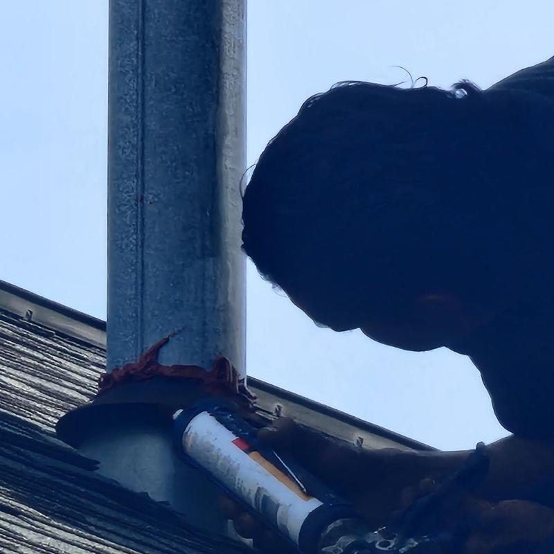 Heater pipe vent with high-end caulking on roof