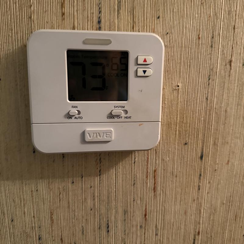 Vive thermostat on textured wall, cooling mode set Vive thermostat on textured wall, cooling mode set