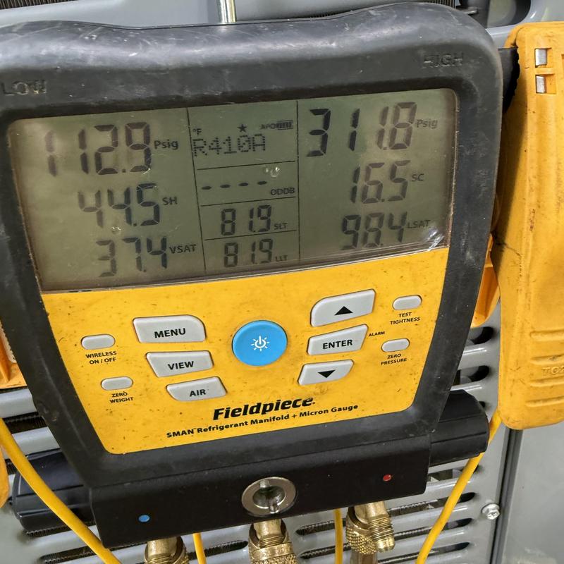 Refrigerant manifold gauge measuring AC system pressure Refrigerant manifold gauge measuring AC system pressure