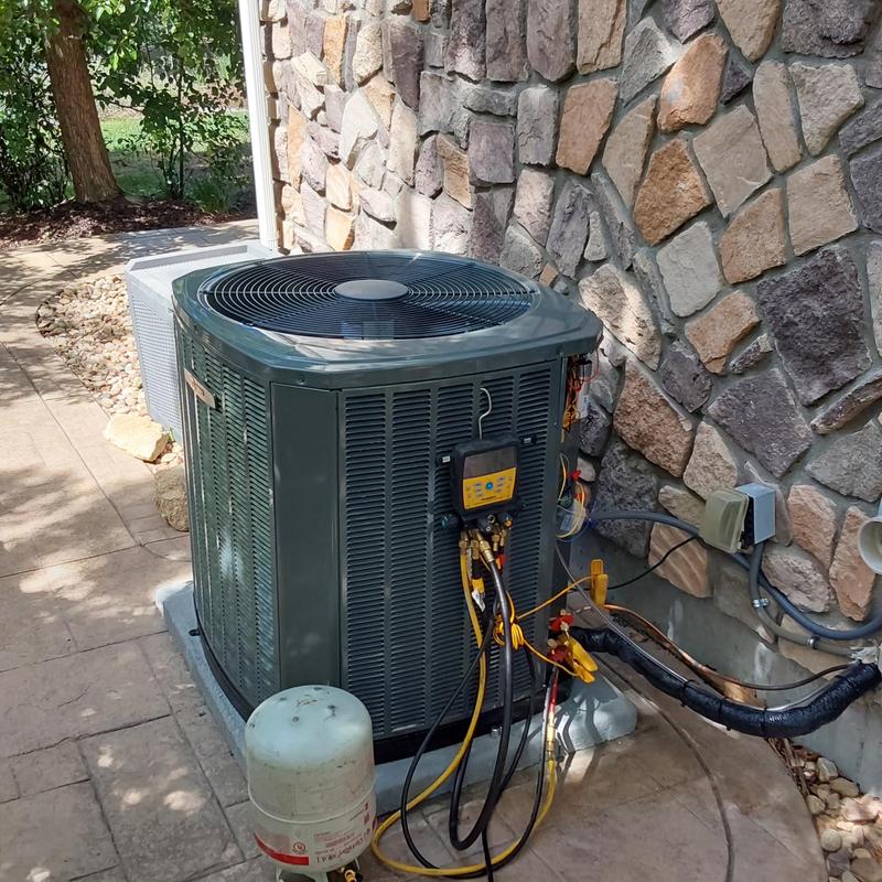 Trane 5TTR30 air conditioner with pressure gauges attached