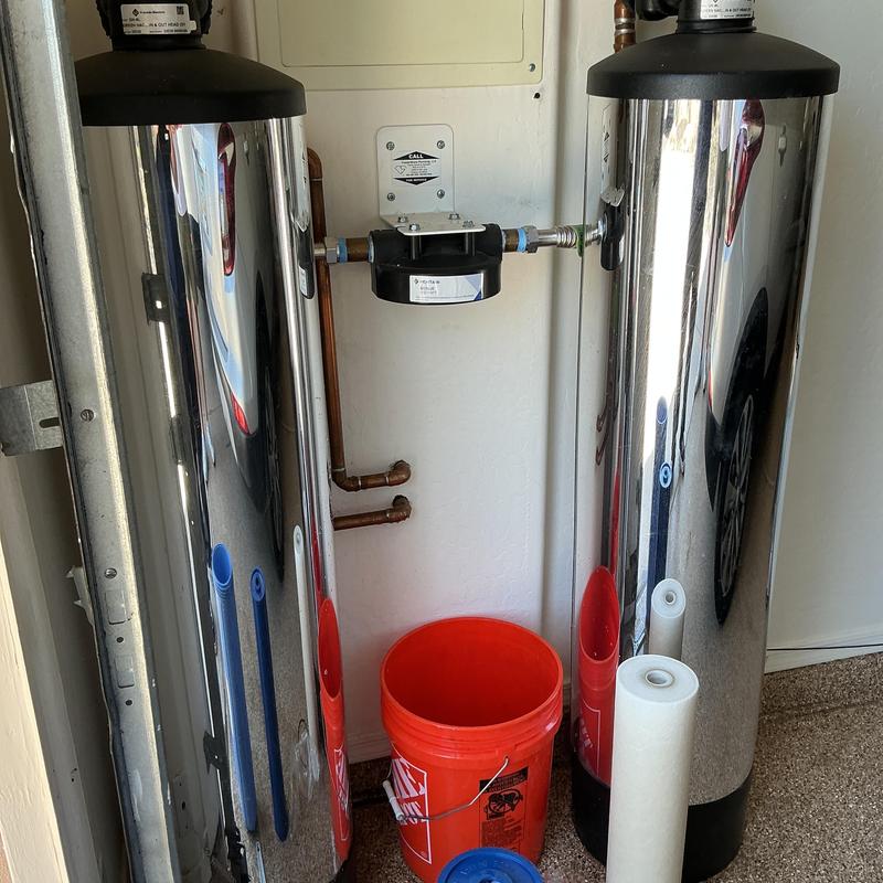 Water filtration system with big blue filter replacement