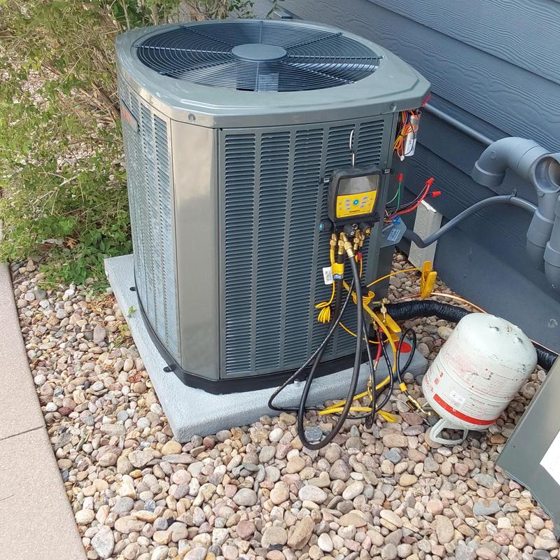 Trane 5TTR60 air conditioner with diagnostic gauges