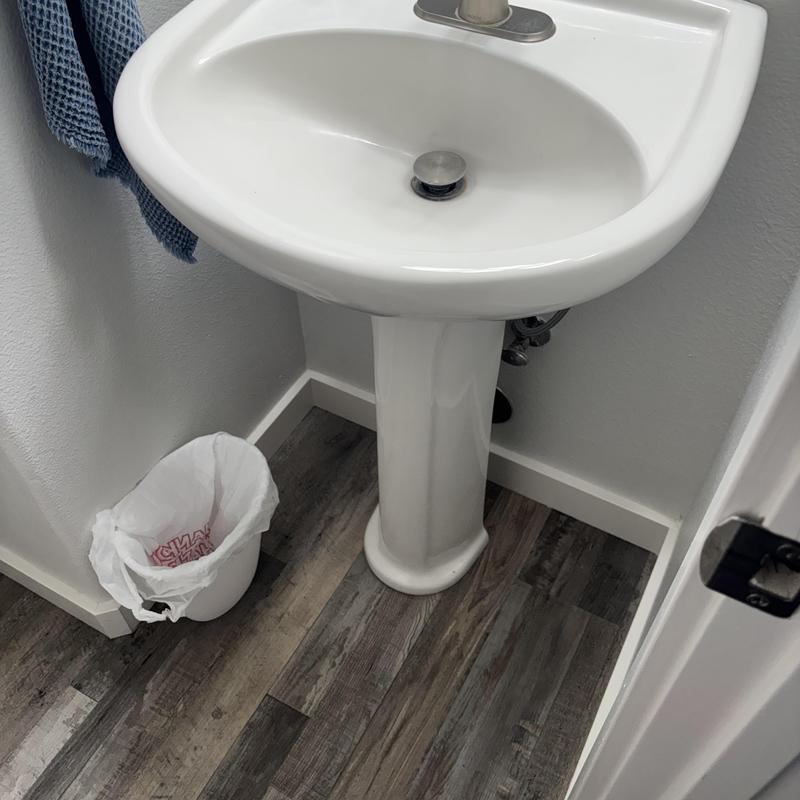 Pop-up assembly on pedestal sink in half bath