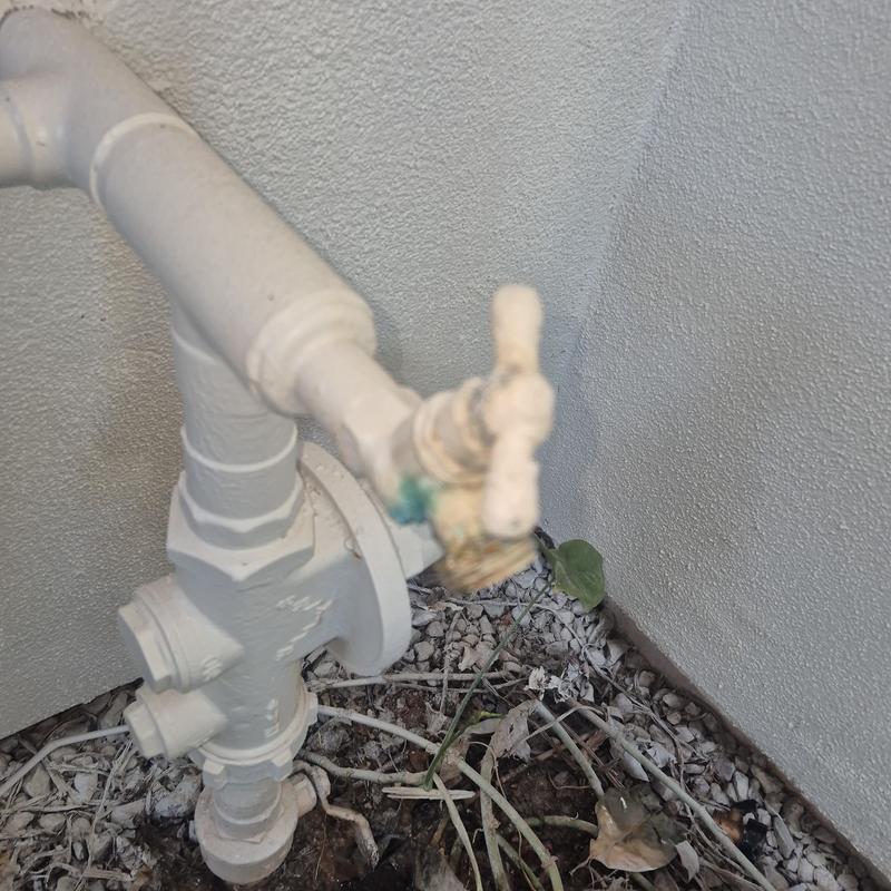 Outdoor hose bib with pressure regulator valve