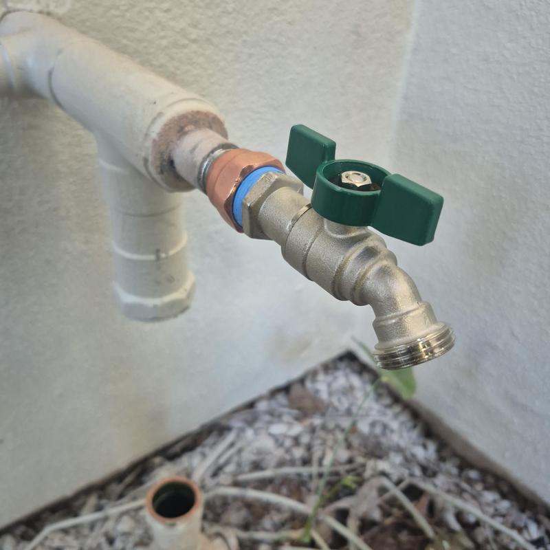 Outdoor hose bib with pressure regulator valve installation