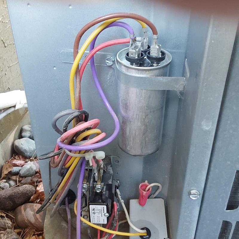 Voltage absorption capacitor in Goodman AC unit