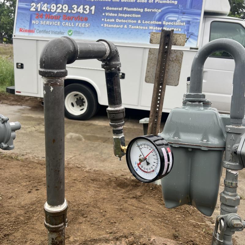 Gas pressure gauge on main gas line installation