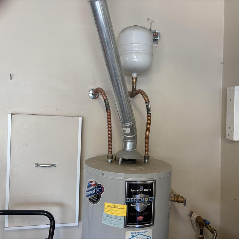 Gas water heater with expansion tank and flex lines Gas water heater with expansion tank and flex lines