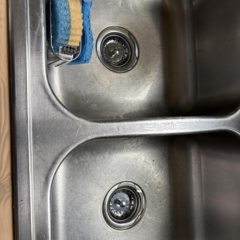 Double stainless steel sink with strainers and sponges Double stainless steel sink with strainers and sponges