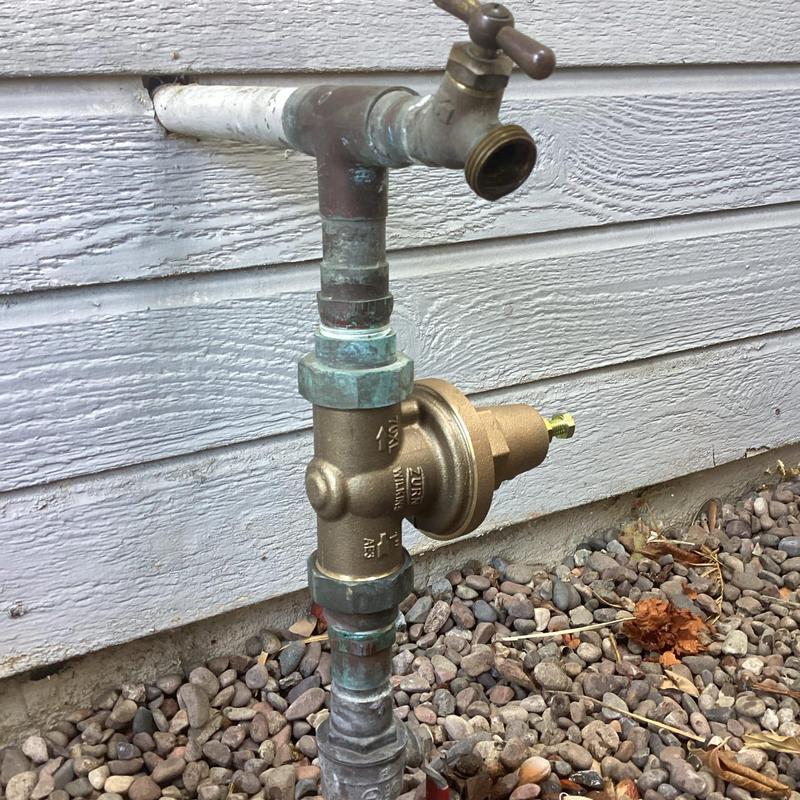 Pressure regulator installation on outdoor water pipe