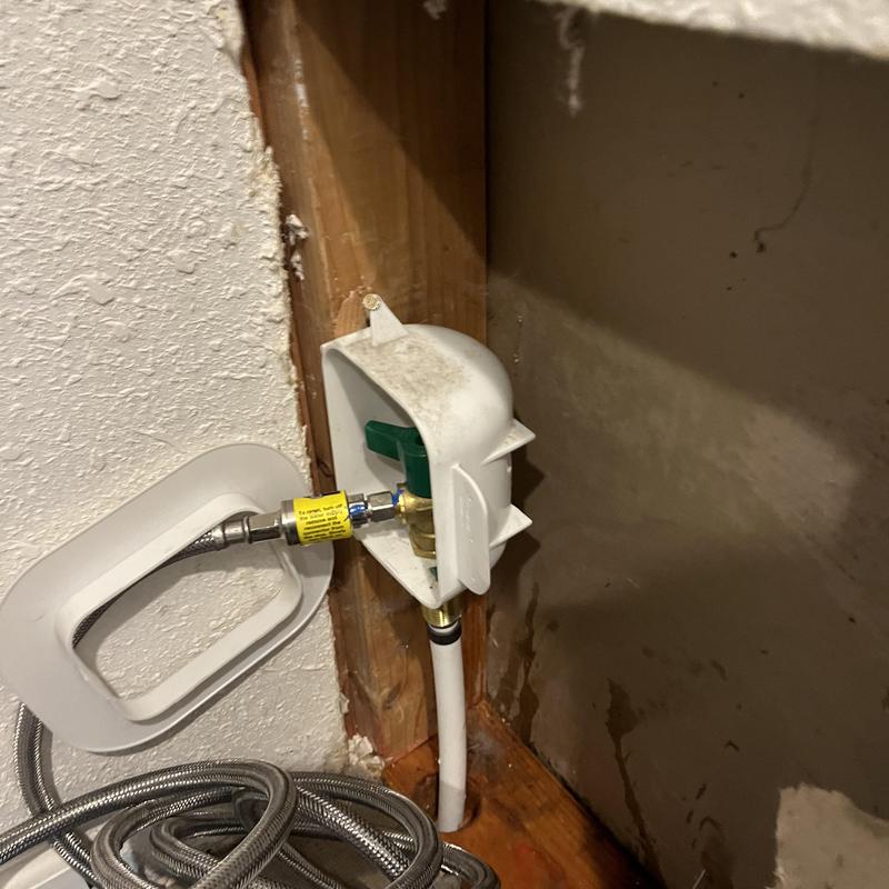 Icemaker water valve box installation with braided hose Icemaker water valve box installation with braided hose