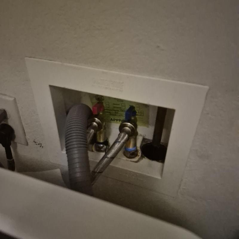 Laundry water supply valves with hose connections