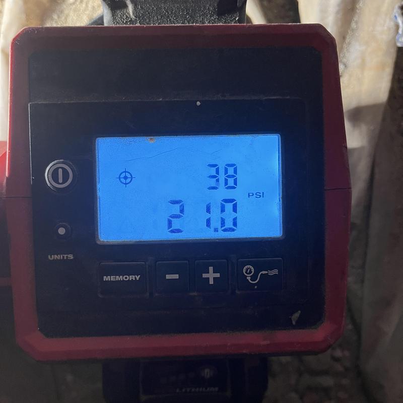 Pressure tank digital pressure gauge at 21 PSI Pressure tank digital pressure gauge at 21 PSI