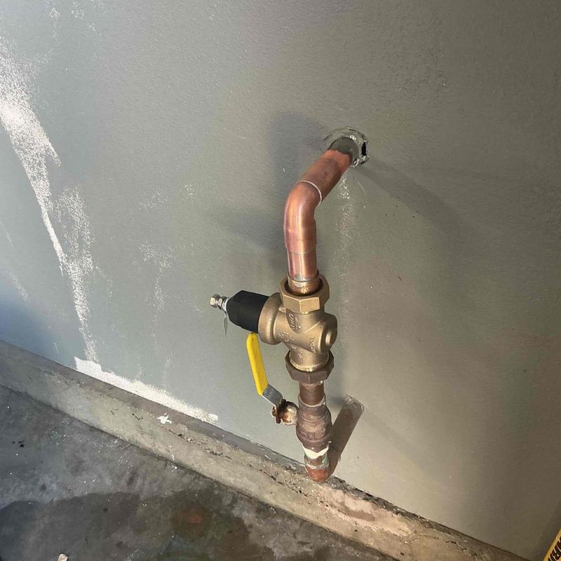 Pressure regulating valve with copper piping installation