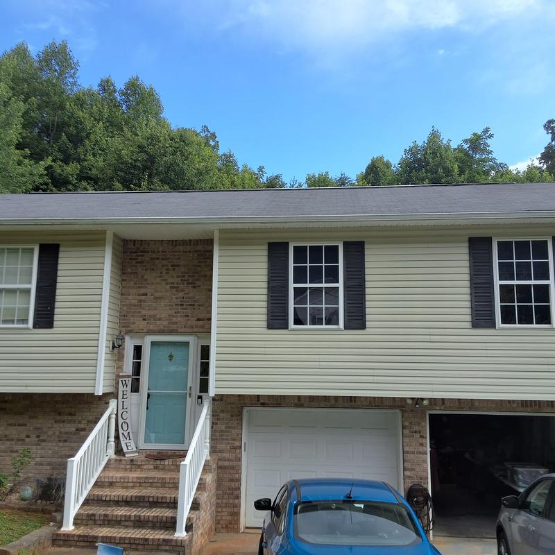 Asphalt shingle roof on residential home in Mt Carmel TN