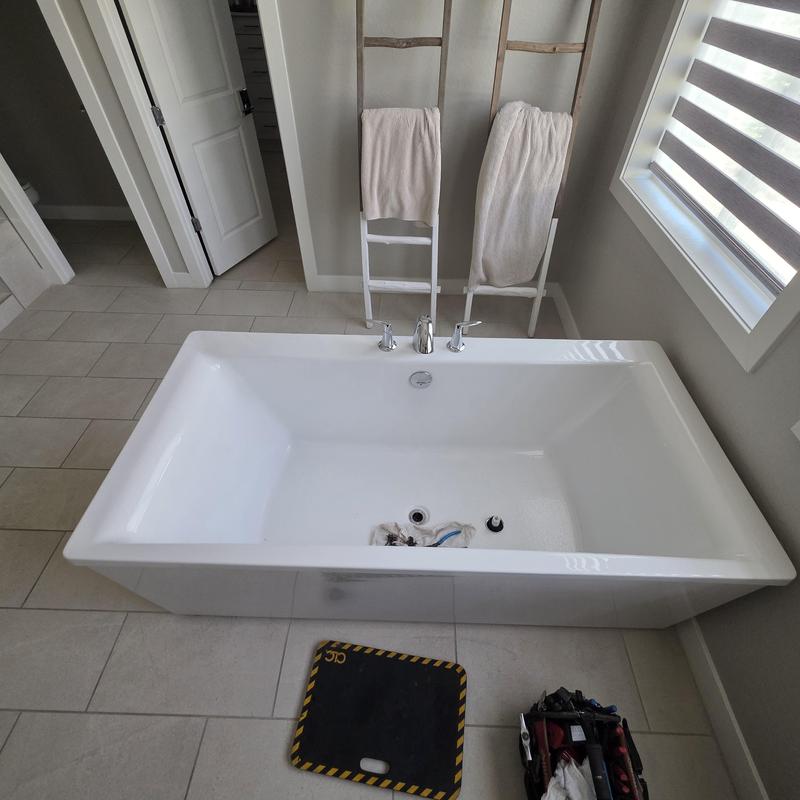 Freestanding tub drain clearing with hair removal Freestanding tub drain clearing with hair removal