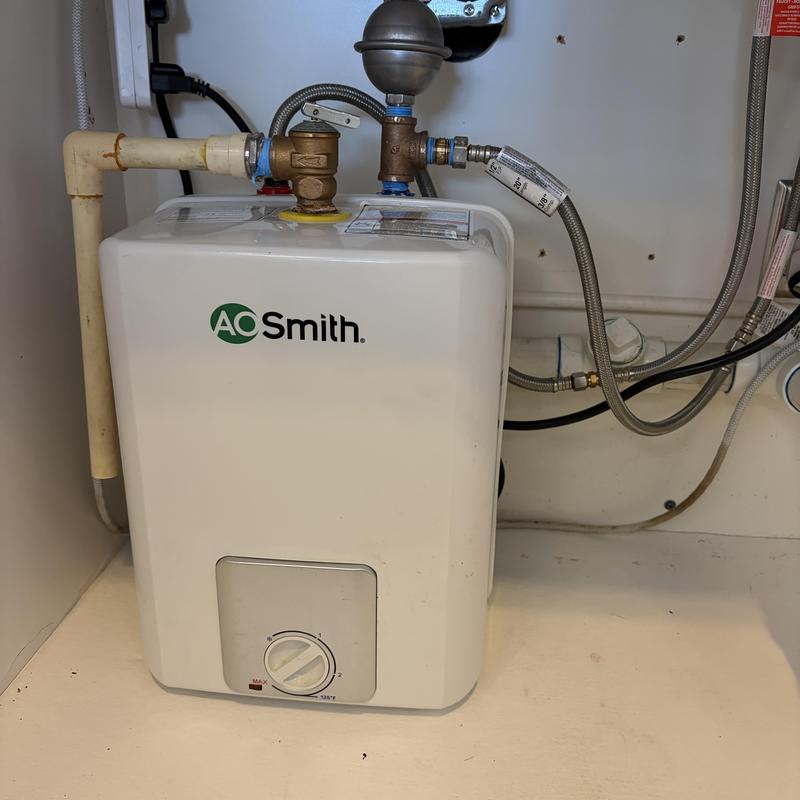 Point-of-use electric water heater with expansion tank Point-of-use electric water heater with expansion tank