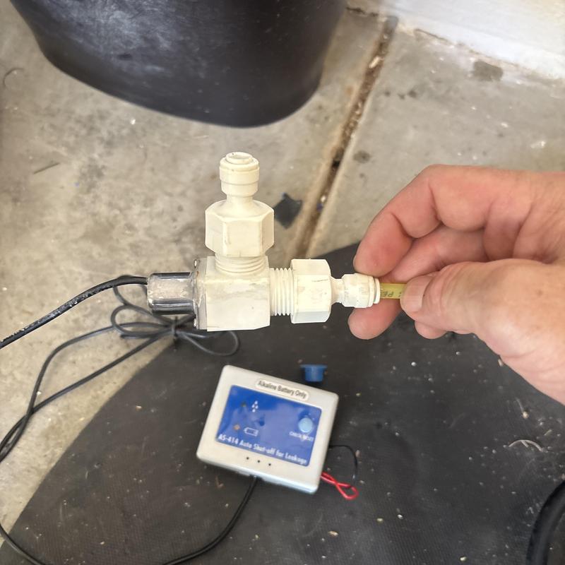 Water leak detector valve installation and adjustment