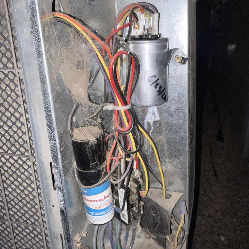 Air conditioner run capacitor and wiring inside panel Air conditioner run capacitor and wiring inside panel
