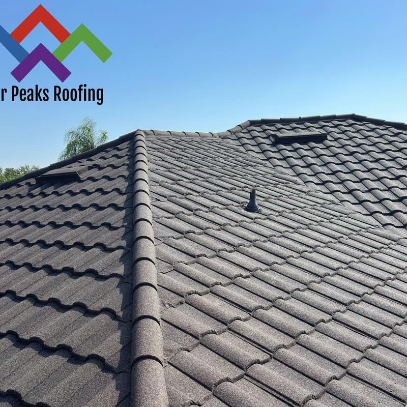Stonecoated steel roof with textured tiles in Florida Stonecoated steel roof with textured tiles in Florida