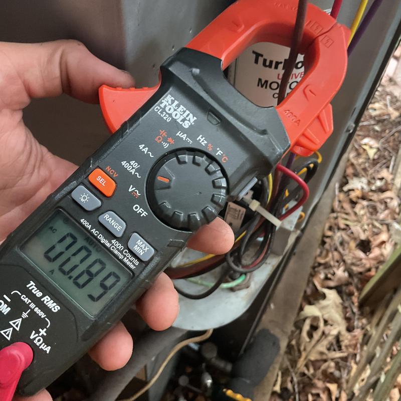 Dual run capacitor testing with clamp meter