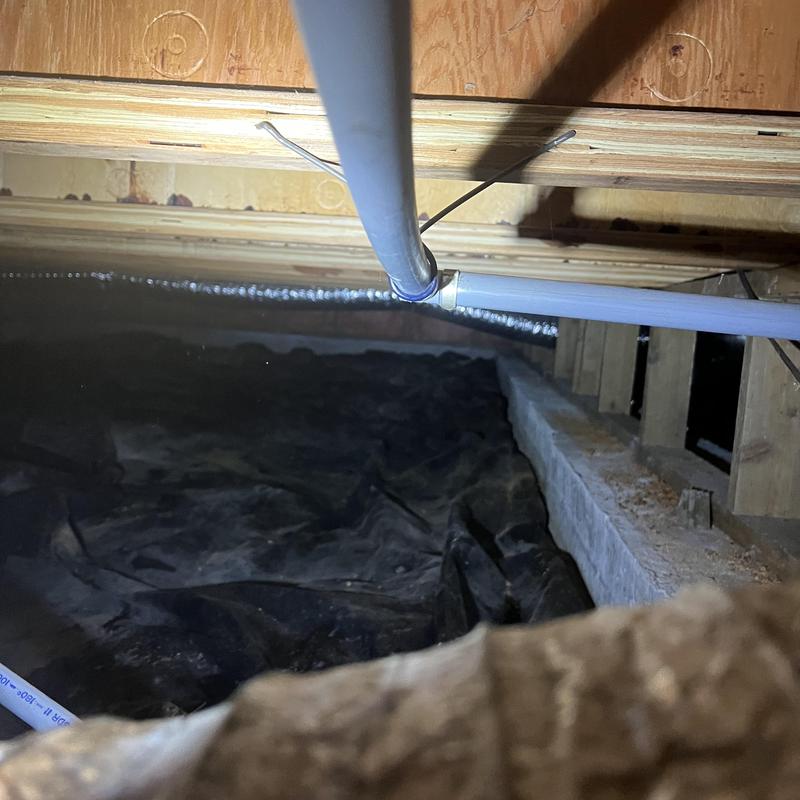 Polybutylene piping in crawlspace with support wire