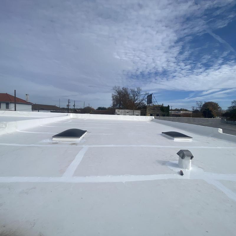 060 commercial grade TPO flat roof system with skylights 060 commercial grade TPO flat roof system with skylights