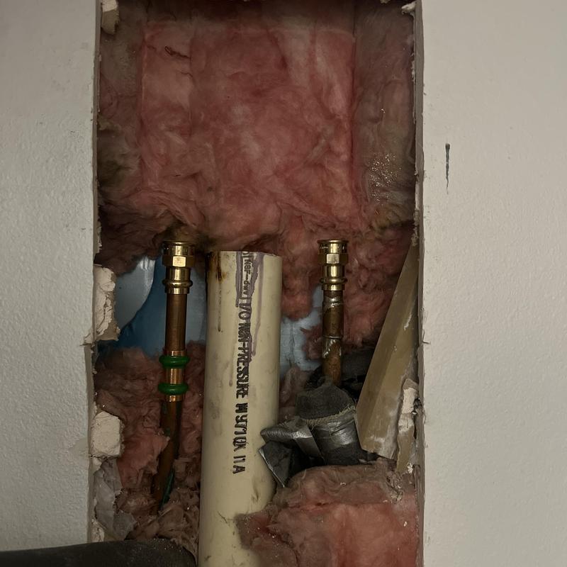 Washer outlet box with shut-off valves and drainage pipe