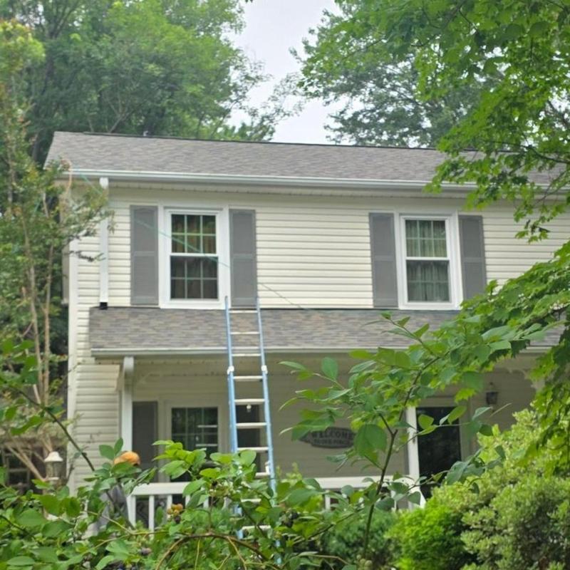 Owens Corning Duration shingle roof with ladder