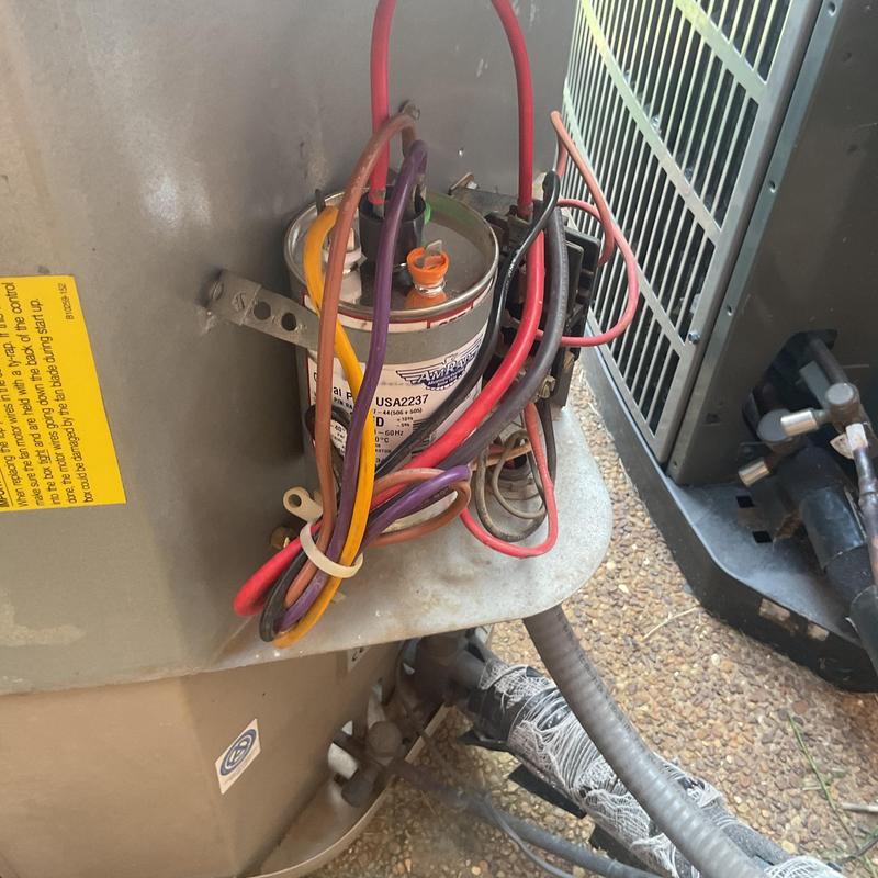 Dual run capacitor with connected wiring in HVAC unit