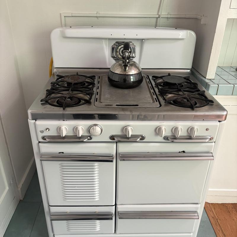 Gas stove with replaced supply line and kettle