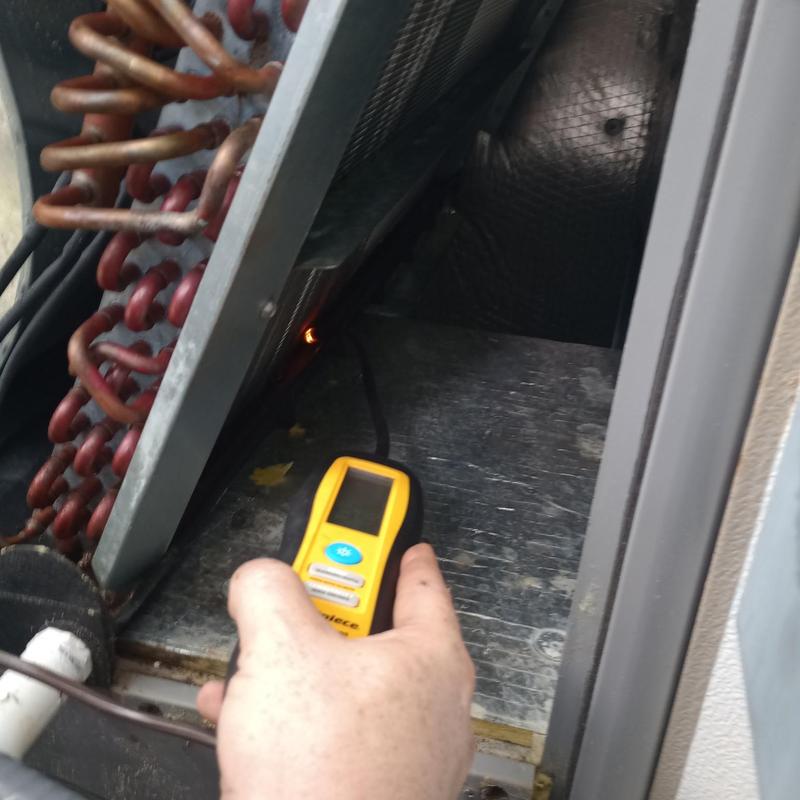 Evaporator coil leak detection with electronic meter