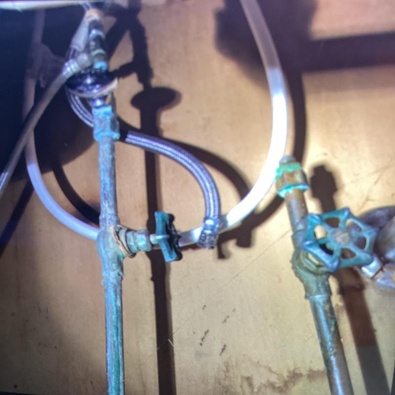 Kitchen sink gate valves with supply lines and tee Kitchen sink gate valves with supply lines and tee