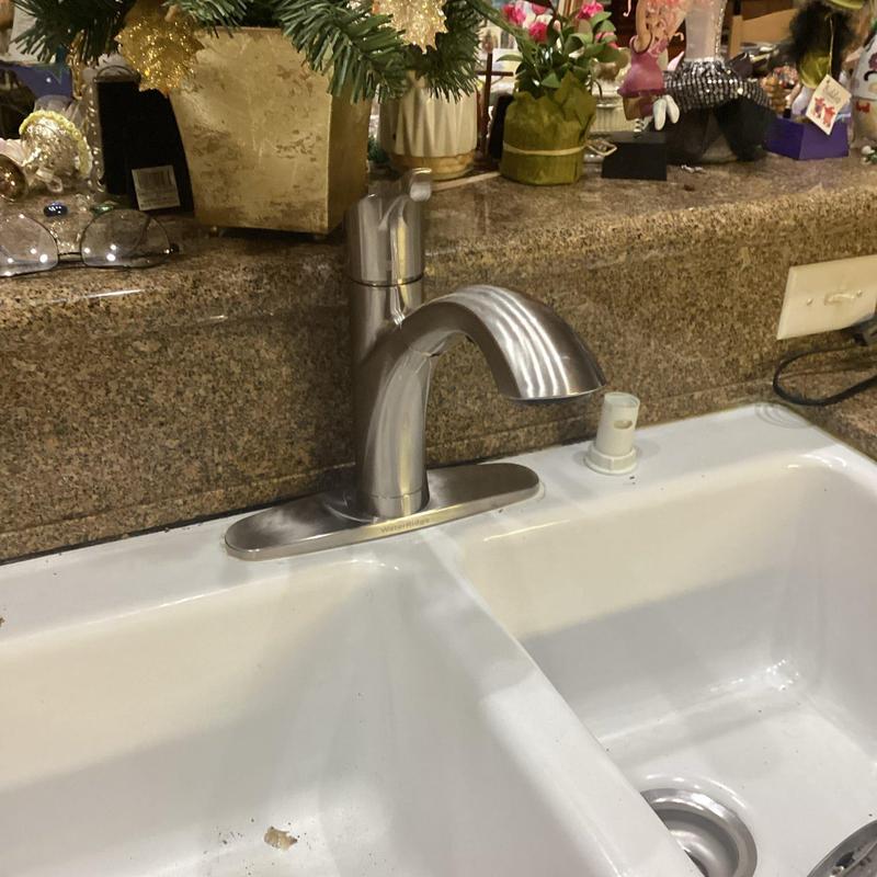 Kitchen faucet replacement with single-handle chrome faucet