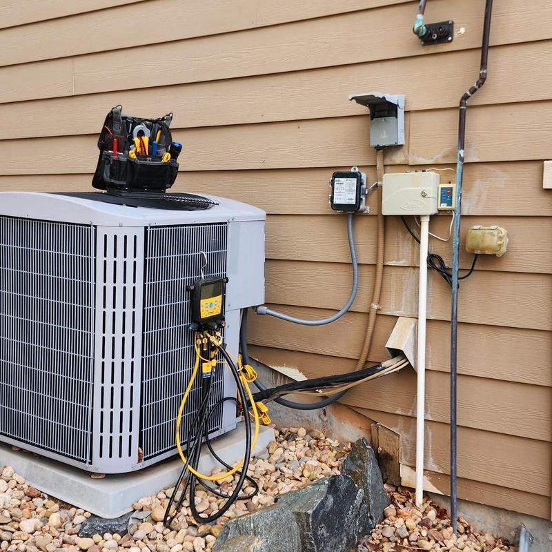 Air conditioner with diagnostic gauges and tool bag