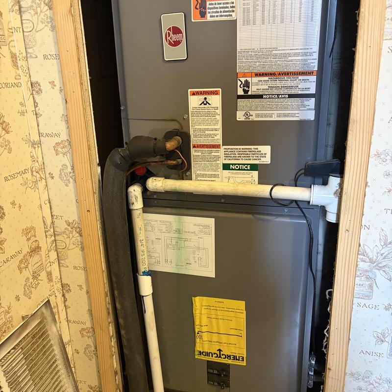 Furnace with missing P-trap on condensate drain pipe Furnace with missing P-trap on condensate drain pipe