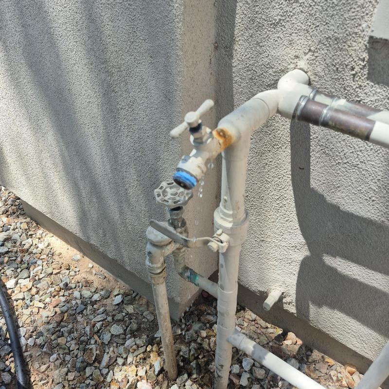 Outdoor hose bib leaking with rusted pipe connections