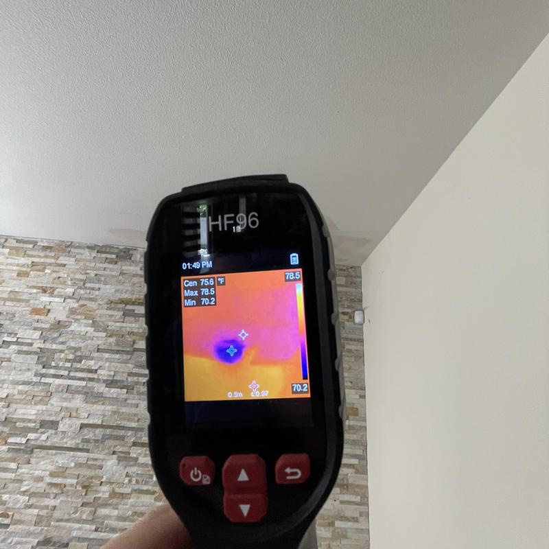 Ceiling leak thermal imaging during bathroom inspection