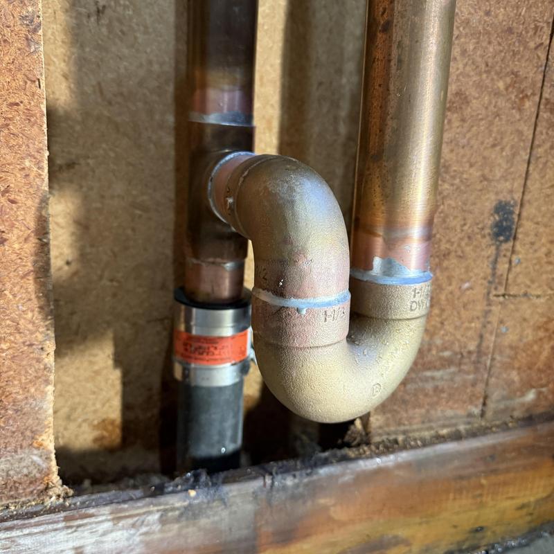 1-1/2 DWV P-trap and copper drain piping installation