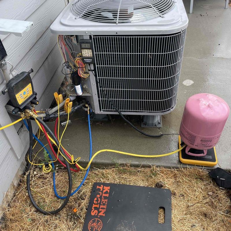 Heat pump AC unit with refrigerant gauges and tank Heat pump AC unit with refrigerant gauges and tank