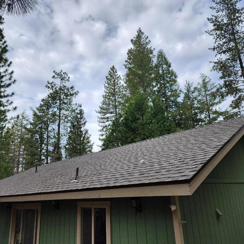 GAF asphalt roof with steel seamless gutters and guards