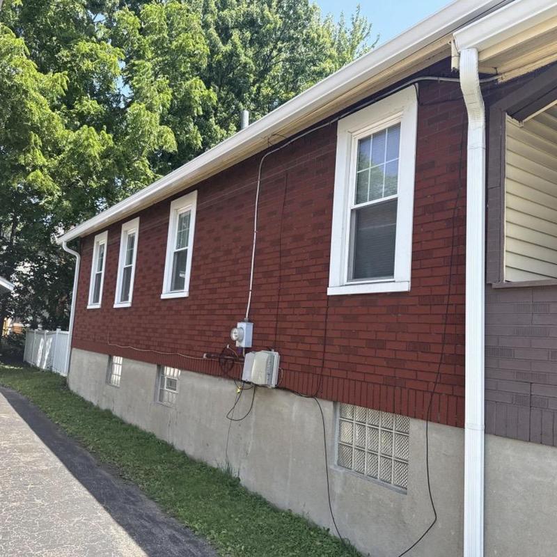 6-inch seamless aluminum gutter installed on brick house 6-inch seamless aluminum gutter installed on brick house