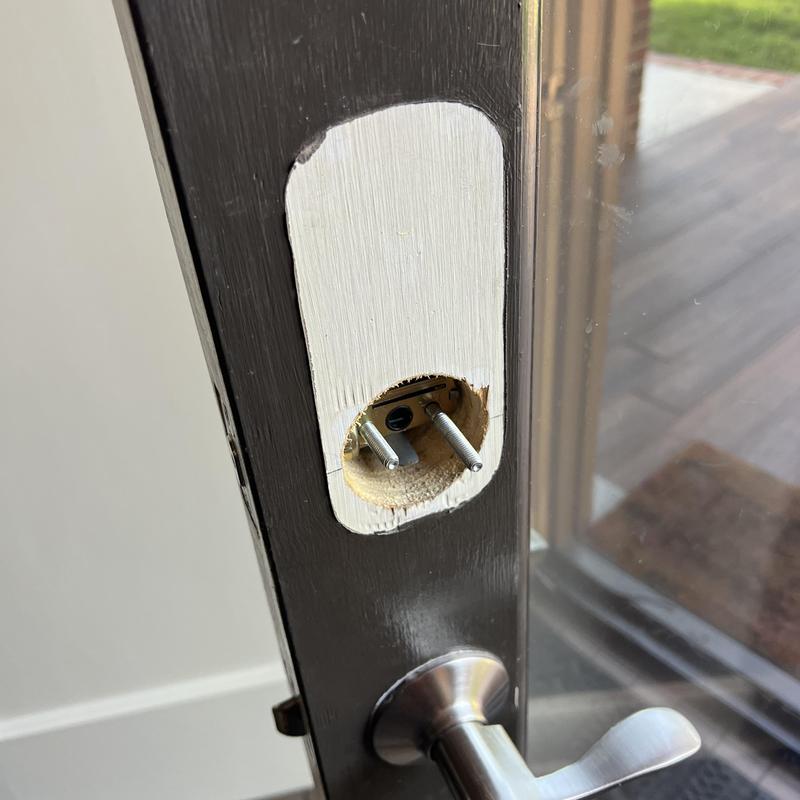 Electronic deadbolt mounting plate with screws exposed