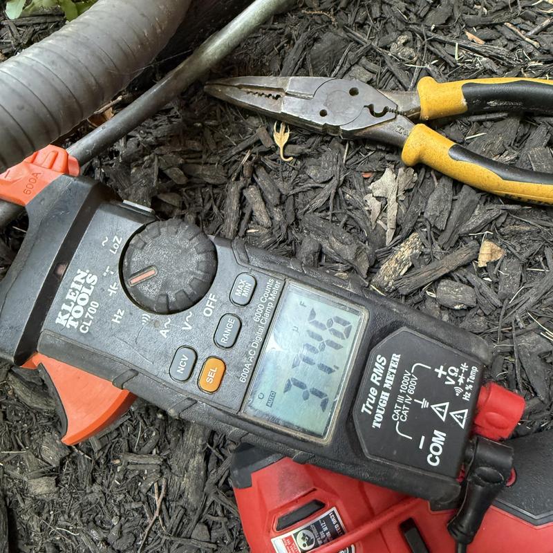 HVAC capacitor voltage measurement with clamp meter HVAC capacitor voltage measurement with clamp meter