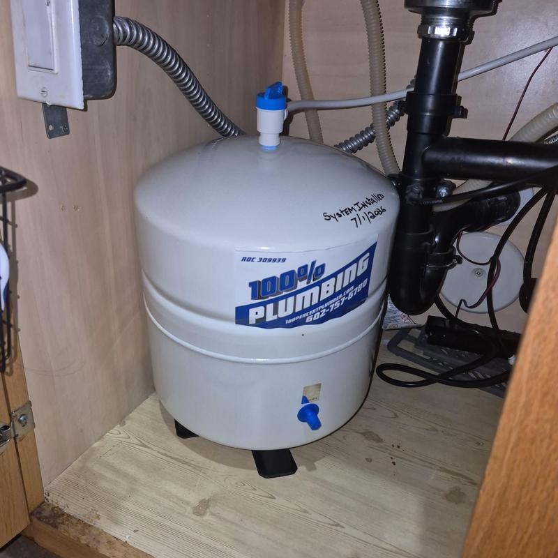 Reverse osmosis water storage tank under sink