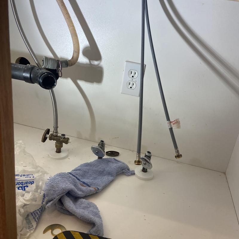Kitchen faucet supply lines and shutoff valves installation Kitchen faucet supply lines and shutoff valves installation